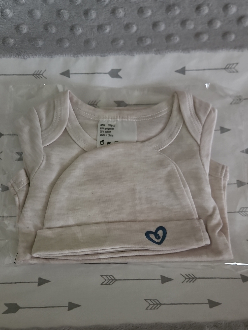 NWT Cream Short-Sleeve Baby Onesie & Knit Cap Set By Pampers 0-3months NWT